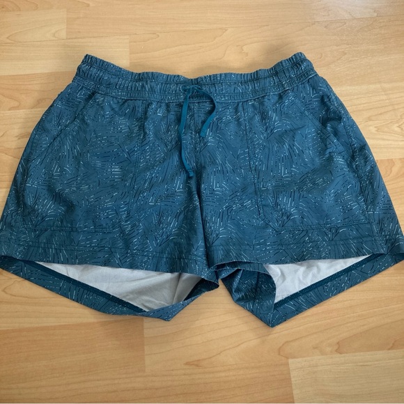 NWOT KUHL VANTAGE™ SHORT 4" women’s size small - Picture 2 of 5